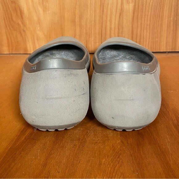 Womens 7 Crocs Mammoth Flats Grey SEF0470 - Picture 4 of 8